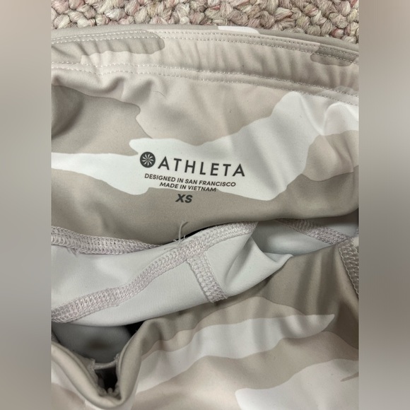 Athleta camo 7/8 length legging - Picture 3 of 7